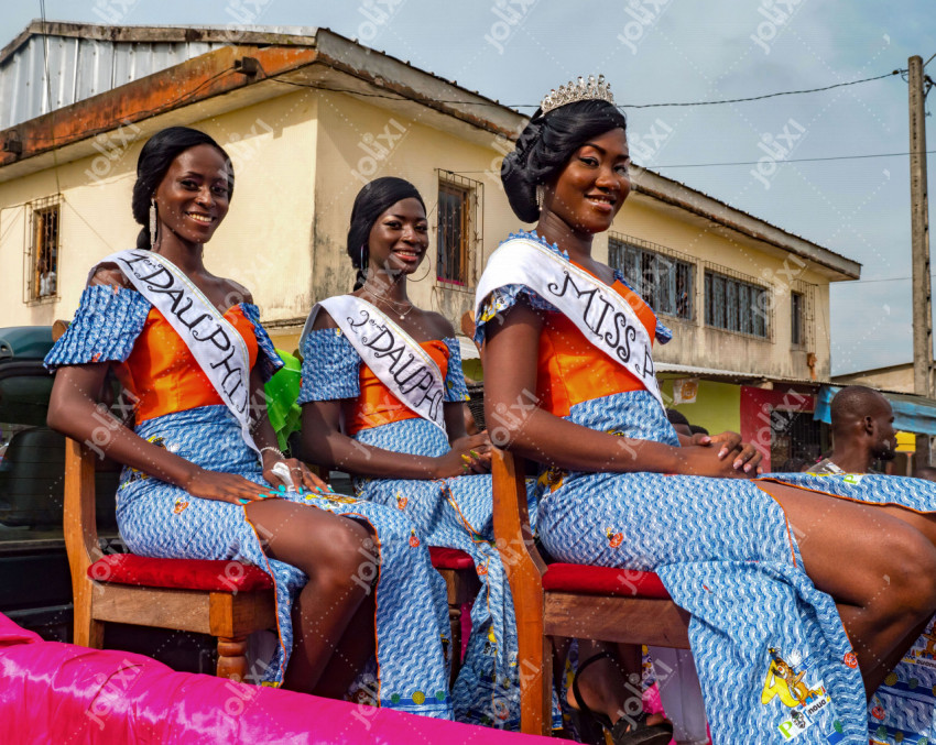 Festival Popo Carnaval de Bonoua 2021 défilés des femme en tenue
